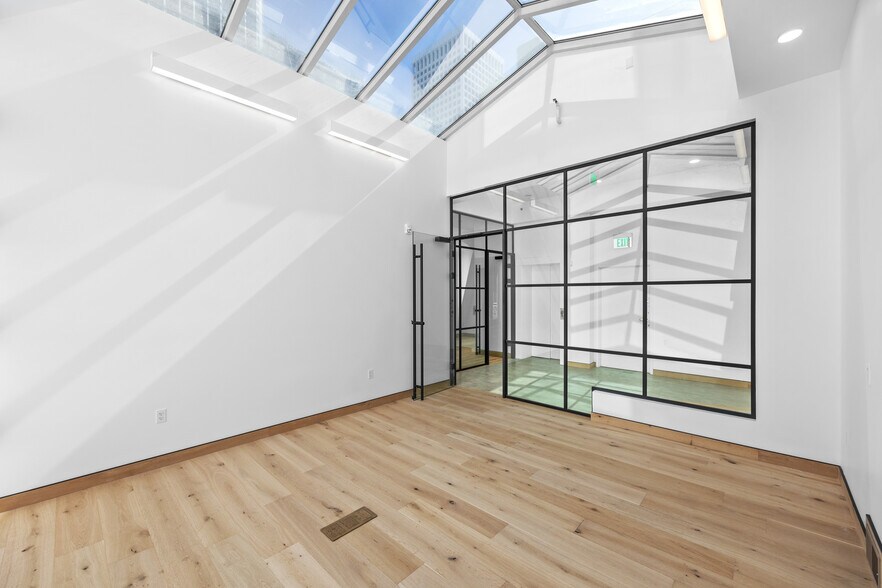 More Photos Of 632 Commercial St, San Francisco Office For Sale