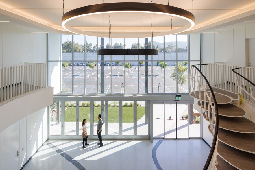 More Photos Of 4561 Colorado Blvd, Los Angeles Movie Radio TVStudio For Lease