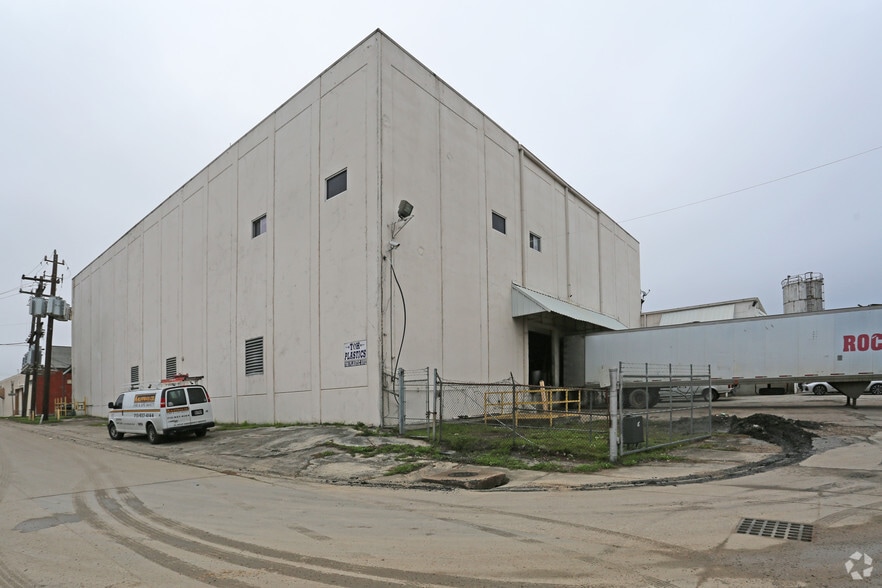 Primary Photo Of 700 Plastics, Houston Warehouse For Sale