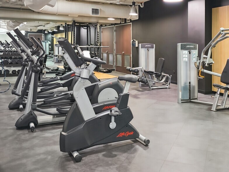 More Photos Of 12110 Sunset Hills Rd, Reston Coworking Space