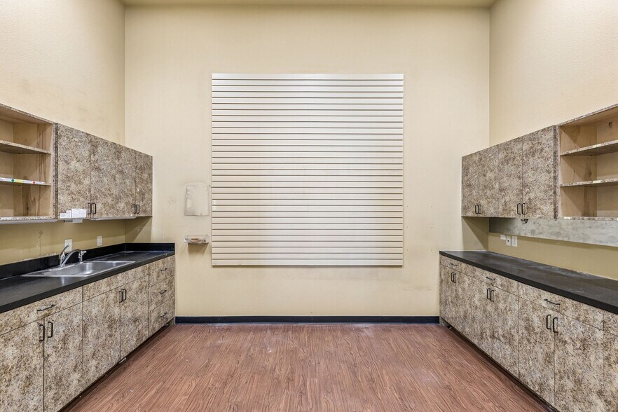More Photos Of 207 E Byron Nelson Blvd, Roanoke Storefront Retail Office For Sale