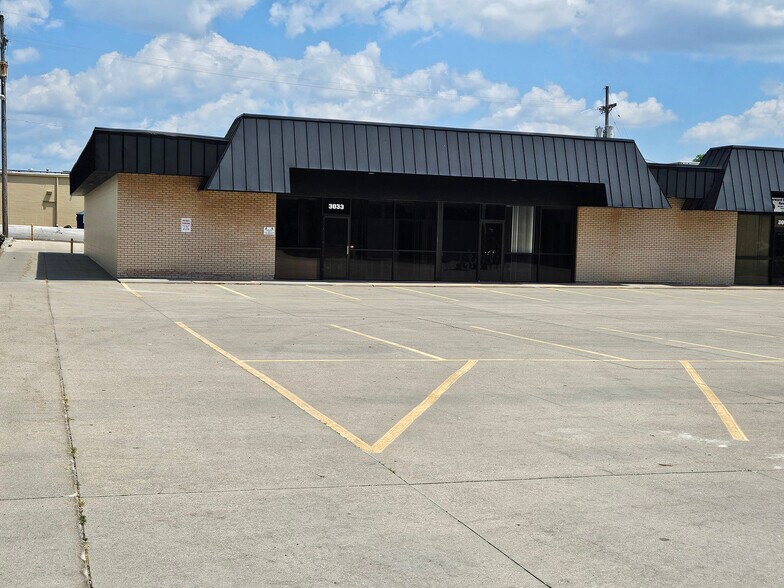 Primary Photo Of 3021-3035 N 93rd St, Omaha Unknown For Lease