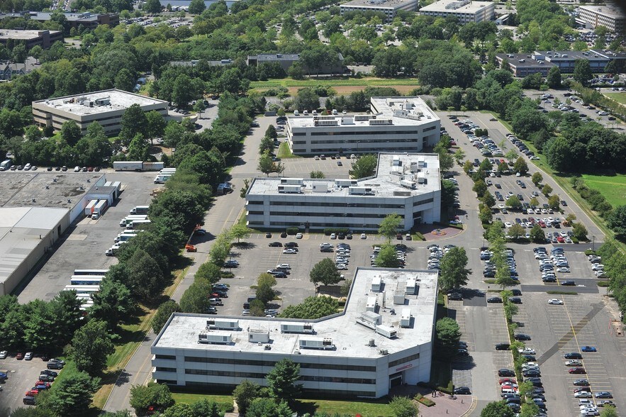 More Photos Of 135 Pinelawn Rd, Melville Office For Lease