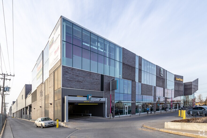 More Photos Of 7600 Boul Viau, Montréal General Retail For Lease