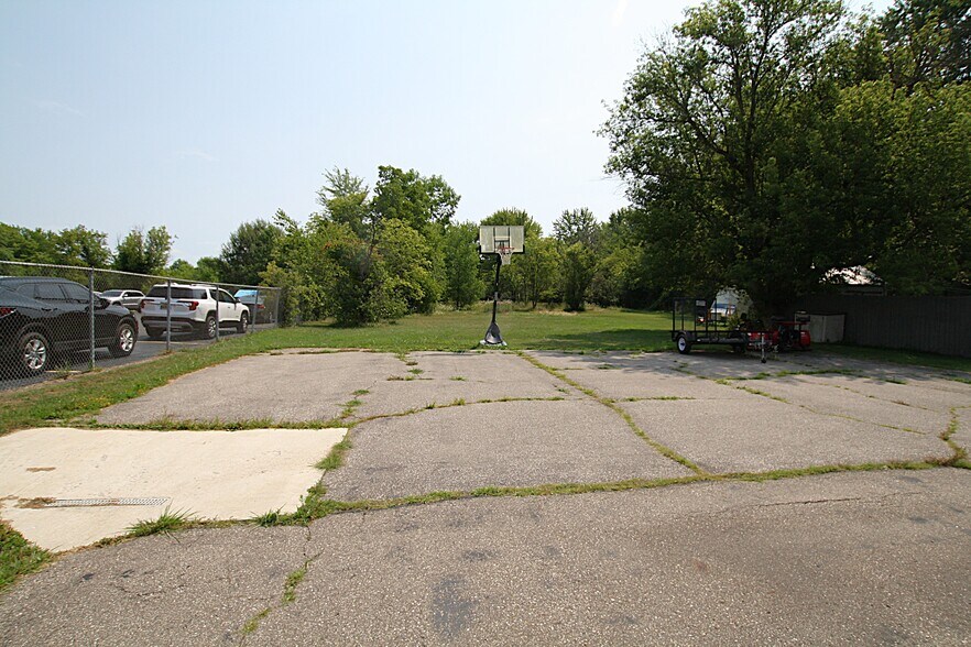 More Photos Of 3141 S Vassar Rd, Davison Religious Facility For Sale