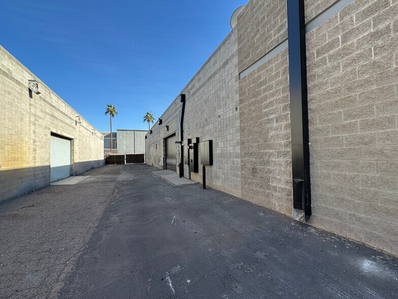 More Photos Of 5611 S 24th St, Phoenix Warehouse For Lease
