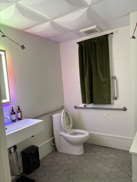 More Photos Of 968 Elm St, Manchester Storefront For Lease