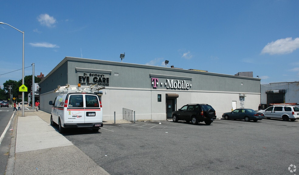 More Photos Of 112 Fulton Ave, Hempstead Freestanding For Lease