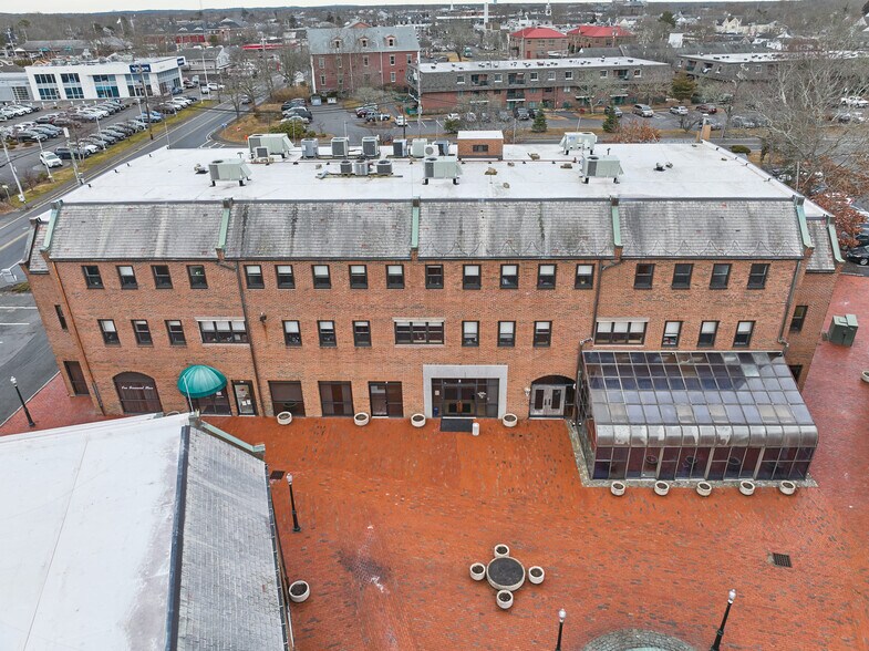 More Photos Of 297 North St, Hyannis Office For Sale