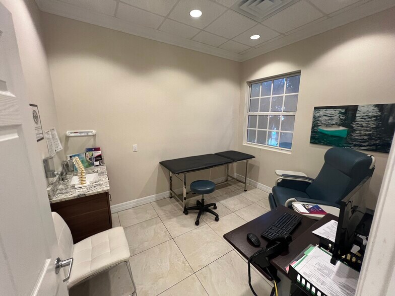 More Photos Of 266 NW Peacock Blvd, Port Saint Lucie Medical For Sale