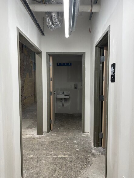 More Photos Of 419 Union St, Nashville Storefront For Lease