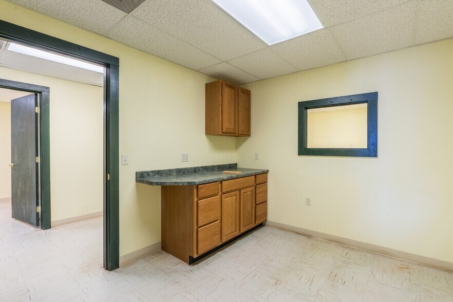 More Photos Of 1705 University Ave, Hot Springs Storefront Retail Office For Sale