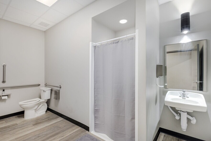 More Photos Of 1800 Laurens Rd, Greenville Freestanding For Lease