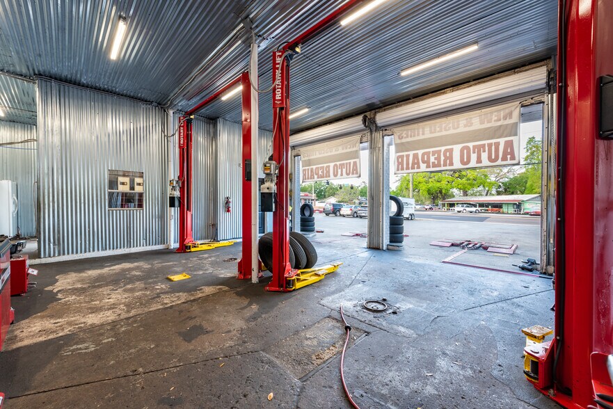 More Photos Of 2501 Sanford Ave, Sanford Auto Repair For Sale