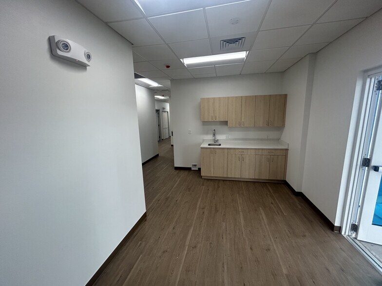 More Photos Of 1428 S Tamiami Trl, Sarasota Medical For Lease