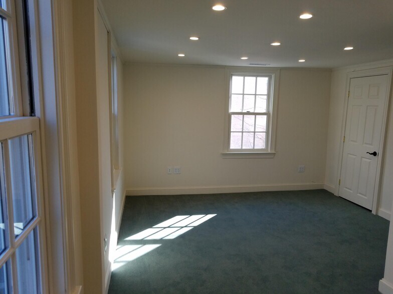 More Photos Of 28 Sound View Dr, Greenwich Office Residential For Lease