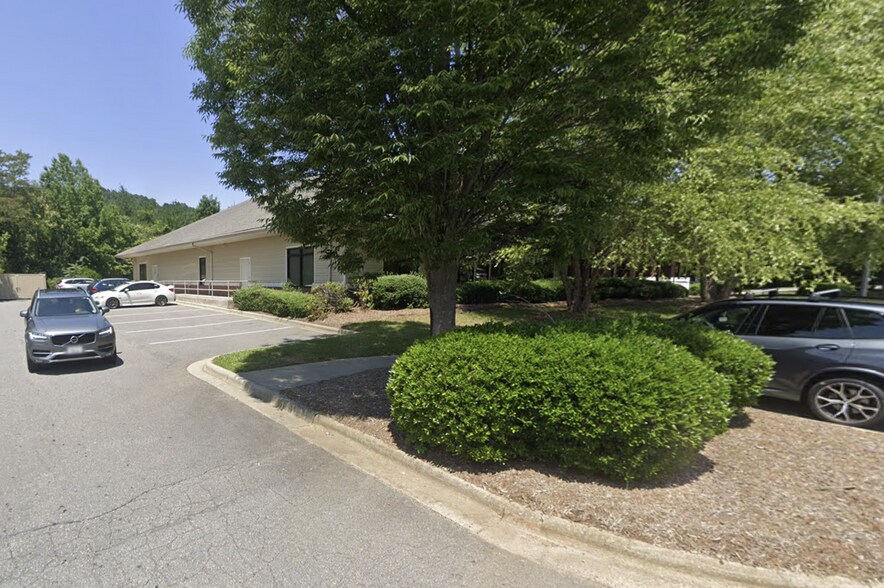 More Photos Of 800 Centre Park Dr, Asheville Office For Sale