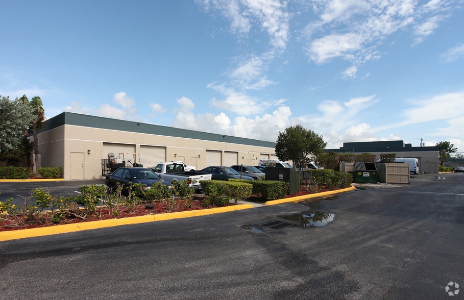 More Photos Of 129 NW 13th St, Boca Raton Light Distribution For Lease