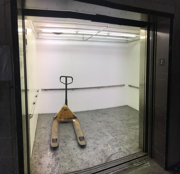 More Photos Of 5801 S Alameda St, Los Angeles Manufacturing For Lease