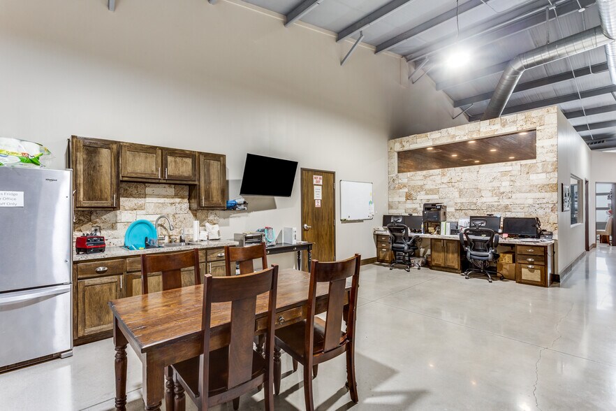 More Photos Of 5761 Park Vista Cir, Keller Warehouse For Sale