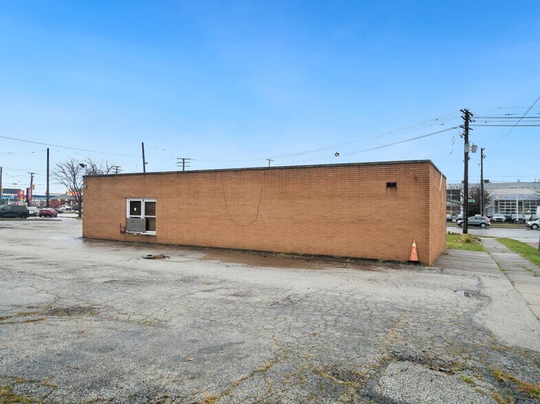 More Photos Of 5222 Ridge Rd, Parma Restaurant For Lease