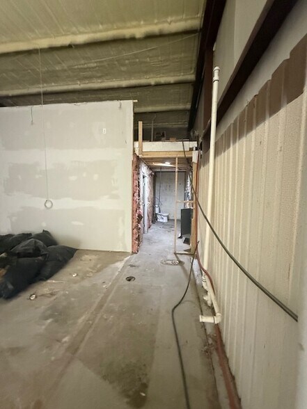 More Photos Of 5819 S Owasso Ave, Tulsa Warehouse For Lease