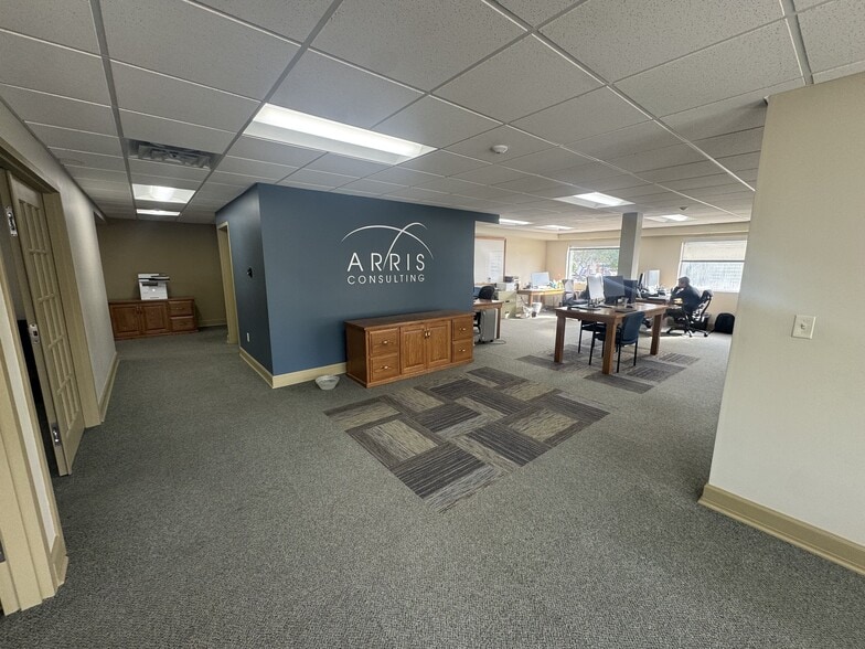 More Photos Of 818 Erwin St, Elkhart Office For Lease