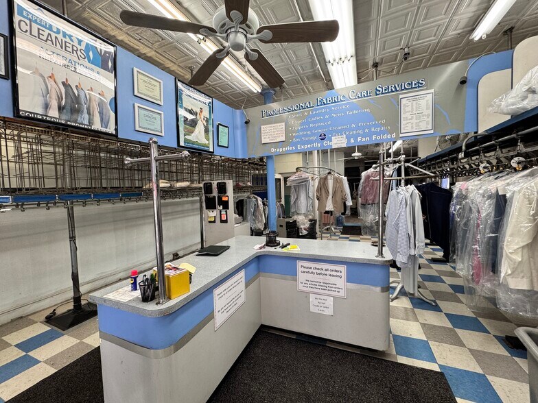 More Photos Of 177 N Allen St, Albany General Retail For Sale