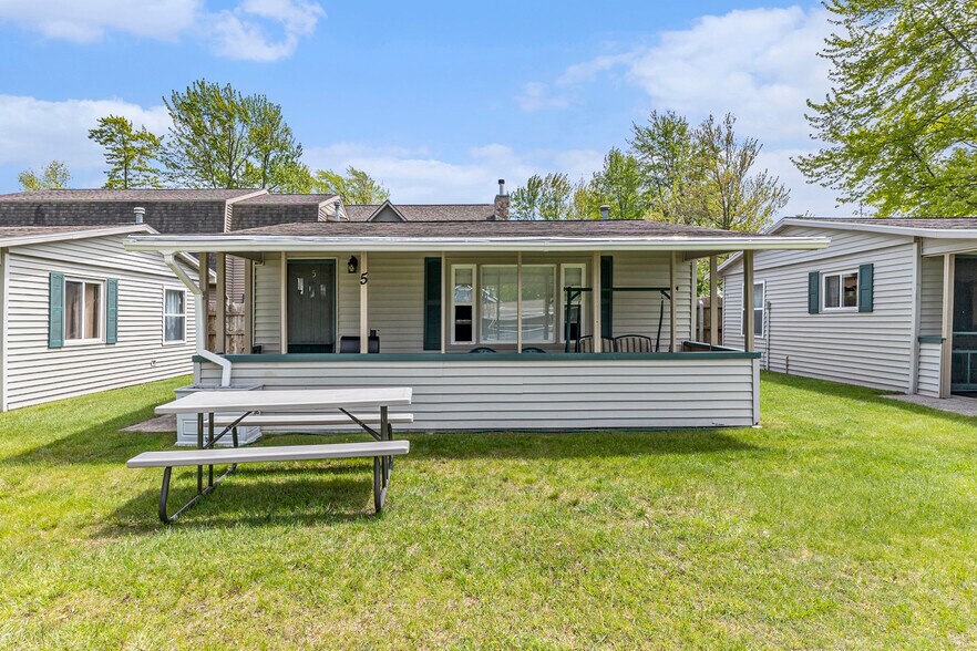 More Photos Of 10392 Houghton Lake dr, Houghton Lake Specialty For Sale