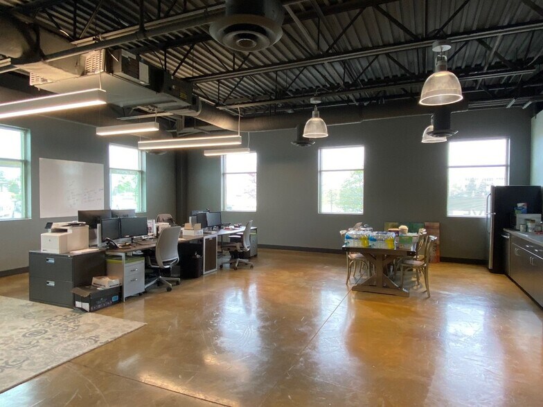 More Photos Of 715 W Carmel Dr, Carmel Medical For Lease