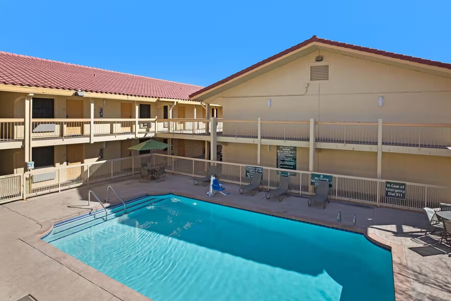 More Photos Of 11033 W Gateway Blvd, El Paso Hotel For Sale
