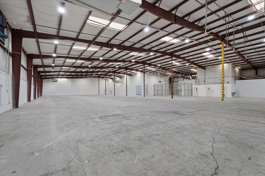 More Photos Of 13770 Automobile Blvd, Clearwater Distribution For Lease