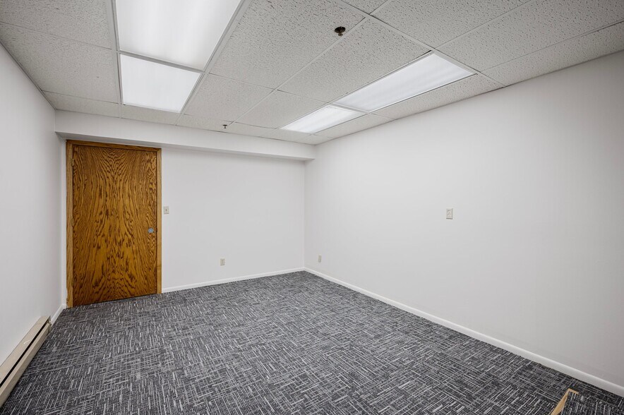 More Photos Of 151 NW Silver Lake Rd, Saint Paul Unknown For Lease