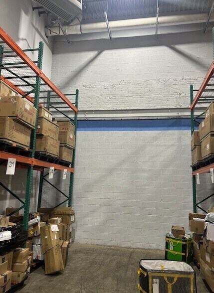 More Photos Of 356-362 Getty Ave, Clifton Warehouse For Lease