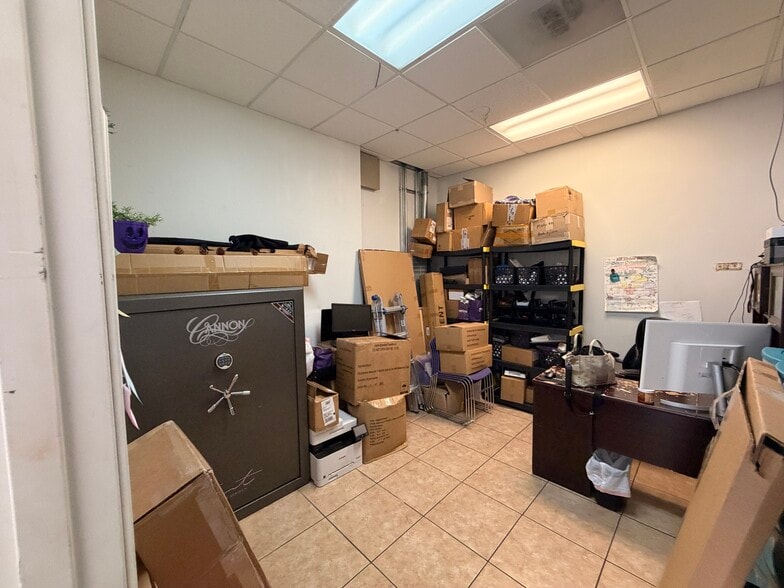 More Photos Of 2701 N Bristol St, Santa Ana Storefront For Lease