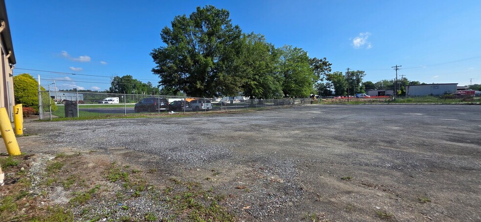 More Photos Of 5130 Hendersonville Rd, Fletcher Warehouse For Lease