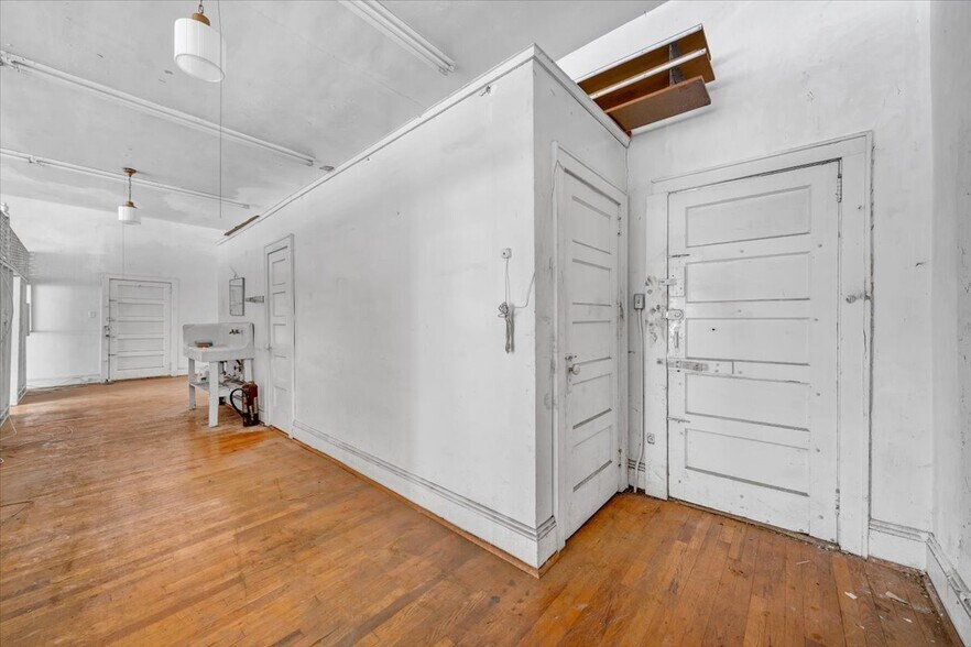 More Photos Of 2302 Melrose Ave NW, Roanoke Flex For Lease