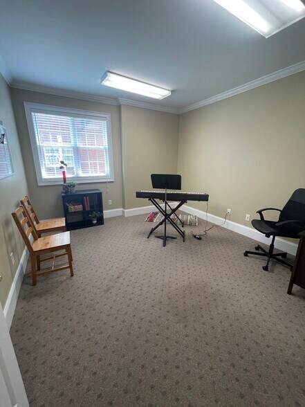 More Photos Of 327 Dahlonega St, Cumming Medical For Lease