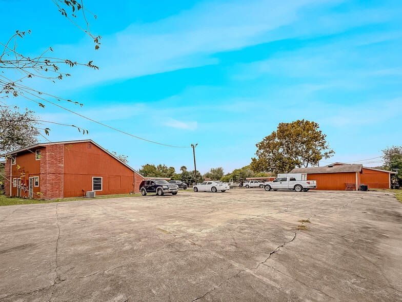 More Photos Of 3701-3740 Thornberry Ct, Corpus Christi Apartments For Sale