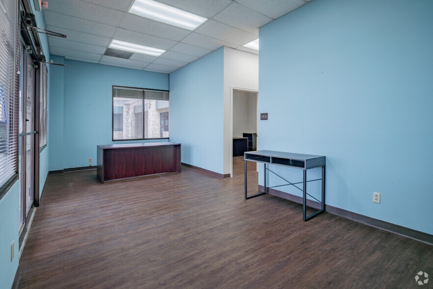More Photos Of 1400-1460 Sidney Baker St, Kerrville Office For Lease