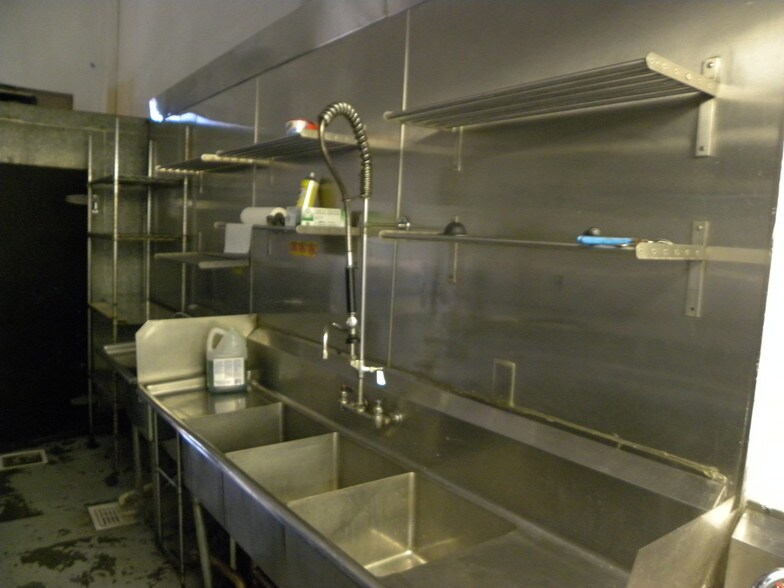 More Photos Of 1101-1119 S La Brea Ave, Los Angeles Freestanding For Lease