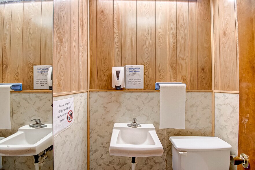 More Photos Of 3019 Dickinson Ave, Dickinson Freestanding For Sale