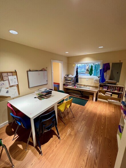 More Photos Of 252 NW 4th Ave, Canby Office For Sale