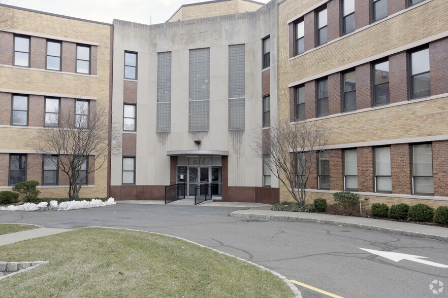 More Photos Of 614 Frelinghuysen Ave, Newark Office For Lease