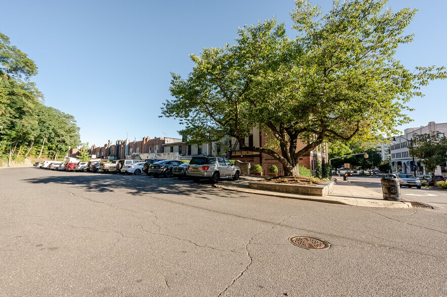 More Photos Of 51-53 Glen St, Glen Cove Office For Lease