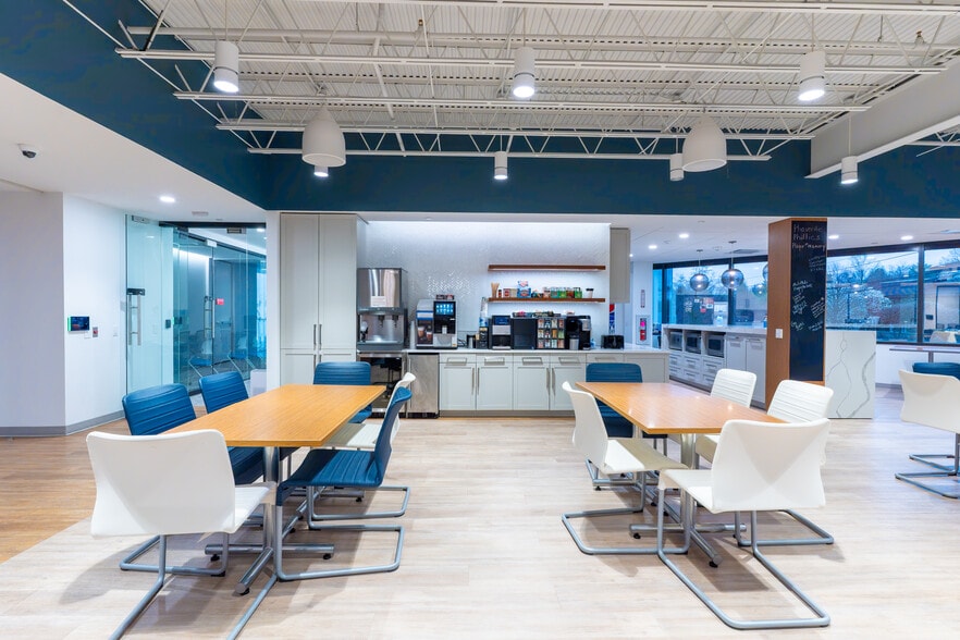 More Photos Of 426 W Lancaster Ave, Devon Office For Lease