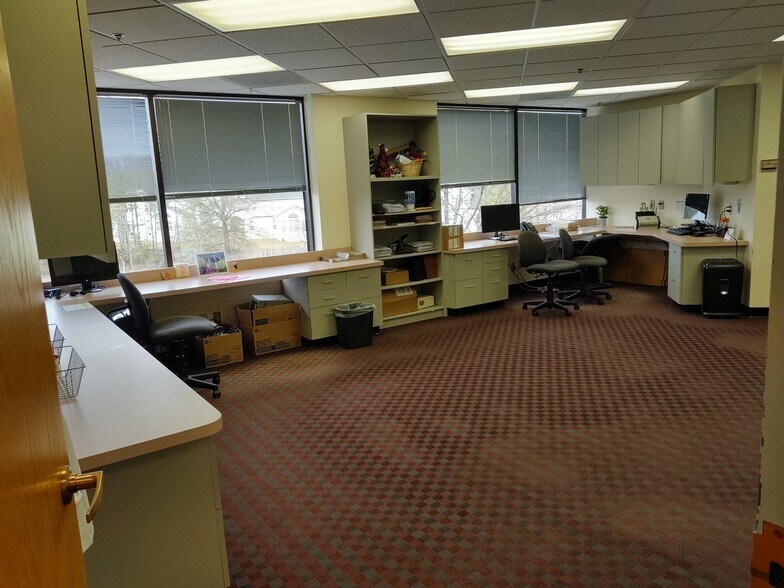 More Photos Of 7350 Van Dusen Rd, Laurel Medical For Sale