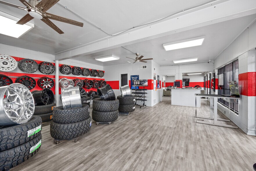 More Photos Of 136 Lavon Dr, Garland Flex For Sale