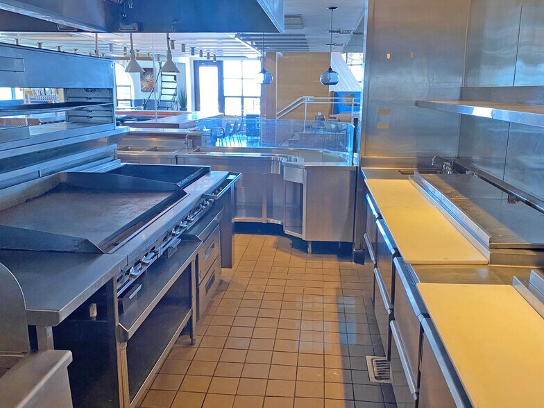 More Photos Of 15 E Cabrillo Blvd, Santa Barbara Restaurant For Lease