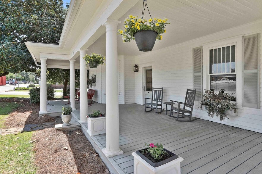 More Photos Of 53 Washington St, Fairburn Office For Sale